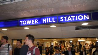 ロンドン塔の裏手にあります