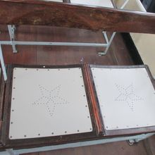 もたれが前後に動く椅子