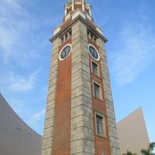 下から見た時計台