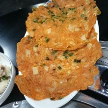 おつまみのキムチチヂミ