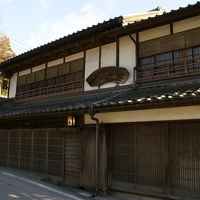 こちらが趣のある本館。