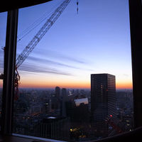 朝焼け（左側のビルが建設中で景観が変わってきました、、、）