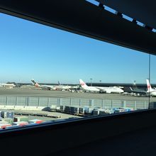 メインターミナルからサテライトターミナルに移動中