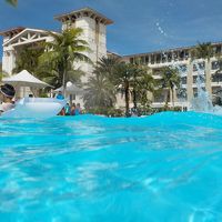 ホテル棟のプールです。