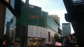 人気のショッピングモールなどに行くのに便利