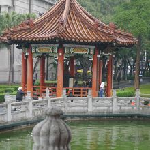 何か撮影の打ち合わせをしているみたいです。