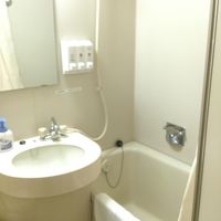 普通のビジネスホテルの普通なバスルームです。