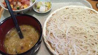 平日　開店前に25人待ち