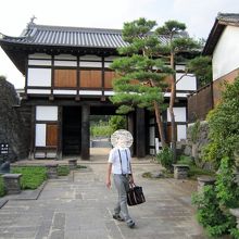 城外側から見た小諸城大手門