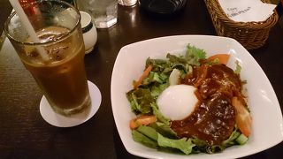 平日の夜は空いている喫茶店