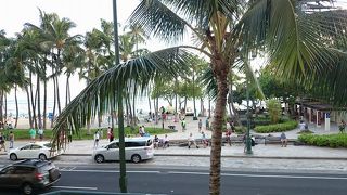 ワイキキのメインストリート