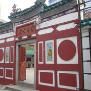 寺院っぽくない、中華的な雰囲気な一角