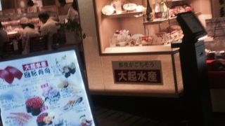 早めの時間でも混んでいる人気店