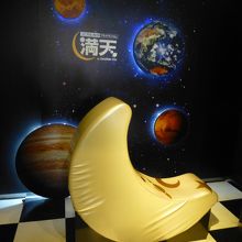 待合場所のオブジェです．