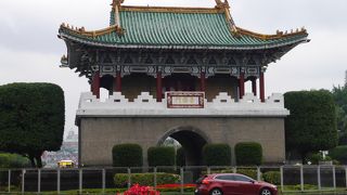 総統府、二二八公園前の大きなロータリー