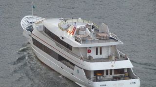 東京湾クルーズヨットです．