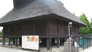 ５世紀の高床式倉庫群からなる遺跡