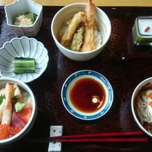 ミニ丼が二つも選べました