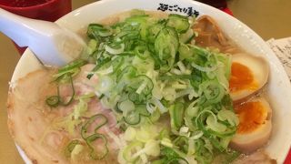 ゴテゴテだが食べられる