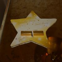 枕元にはチョコレートが