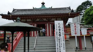 不忍池のそばにある立派なお堂