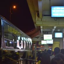国内線〜国際線ターミナル間のシャトルバス乗り場