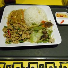 今回は辛くないタイ料理にしました、