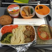 機内食にマンゴーアリスクリーム。美味しかったです。