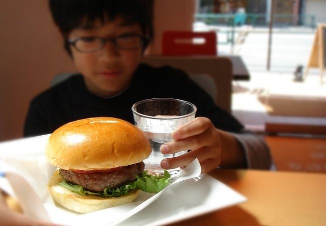 高いけれど、絶対に美味しいハンバーガー