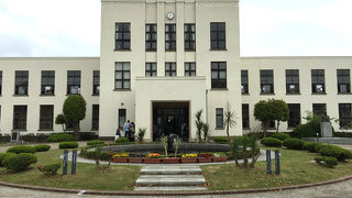 いまやアニメの聖地に！建築的価値も高い古い校舎！