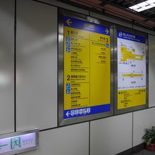 龍山寺や華西街夜市に行けます