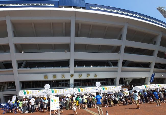 横浜スタジアム正面