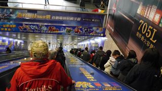 九份へのバスの発着や、地下鉄の乗り換えでよく利用する駅