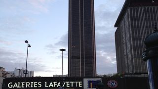 有名デパートの支店。