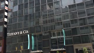 重厚感たっぷりのお店で、銀座のメイン通りの沿いに有るので、すぐに判る場所に有ります。