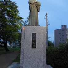 由利公正の像