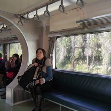 十分で多くの人がおり、ガラガラに。