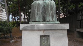 福井神社の中にある松平春嶽の像