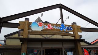 お魚を買う人で人気