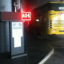 KLIA2からチャイナタウン方面へ行く空港バスの乗り場付近
