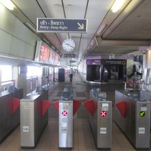 サパーンタクシン駅 (ＢＴＳ)