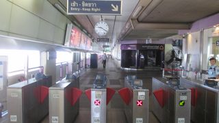 細長い駅