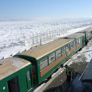 真冬のオホーツクの大地、車窓から流氷を眺められる特別列車！