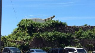 海にせり出す拝所