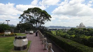 姫路城と街並みを展望できる公園