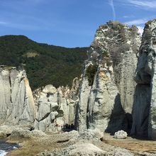 中央の人の小さいこと