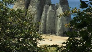 仏ヶ浦　断崖の巨大さに圧倒