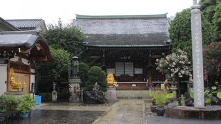 真っ赤な仁王像