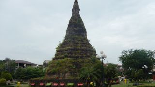 いかにも古そうな仏塔