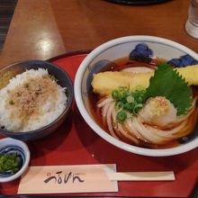 アナゴ天冷やしおろしうどんちりめん山椒ごはんセット900円